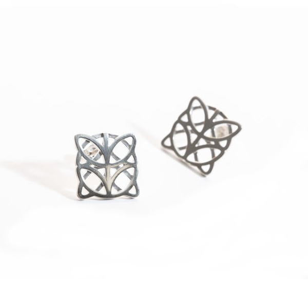 CHIKUEIDO jewelry　ピアス 「ファヤージュ【南天】」