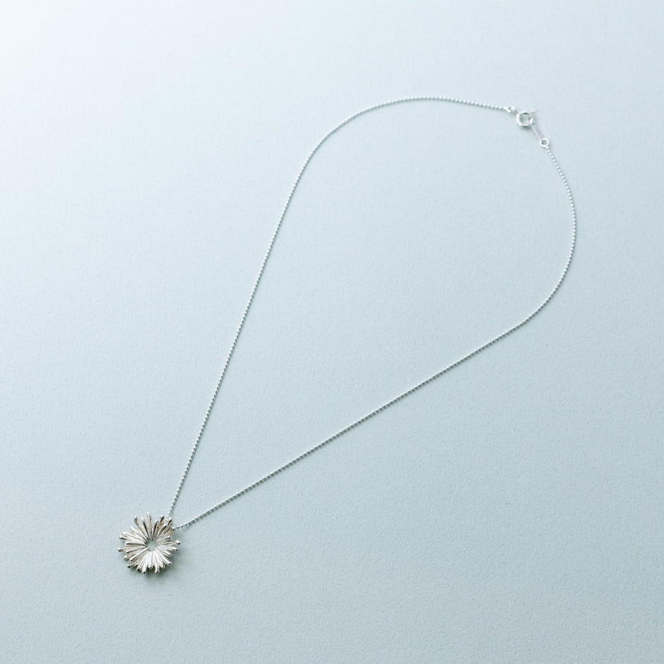【候+   重陽の節句】 銀製 ペンダント 菊花火　