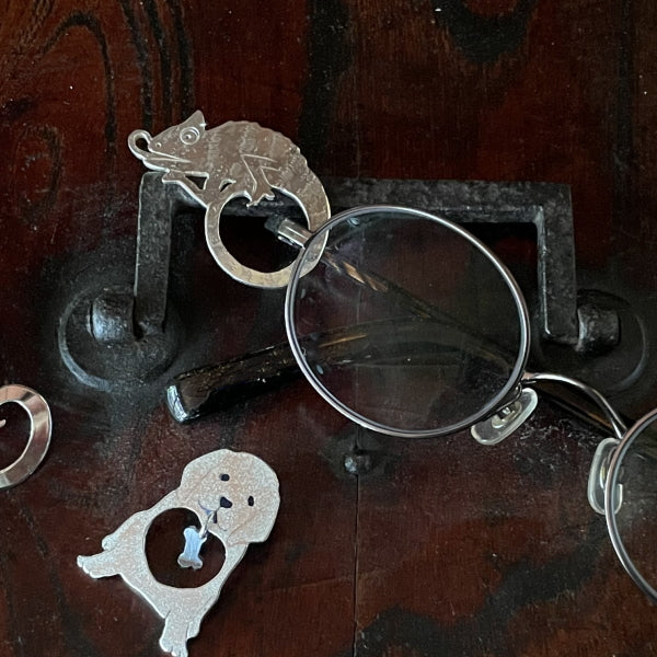 K18 ダイヤ入り　安全ピン　ブローチ　メガネホルダー　三越 MM001]Pt/K18ダイヤモンド/ピンブローチ(プラチナ/ゴールド): Hyacca