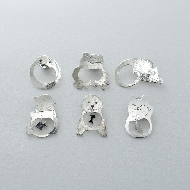 Pin badge (glasses holder)