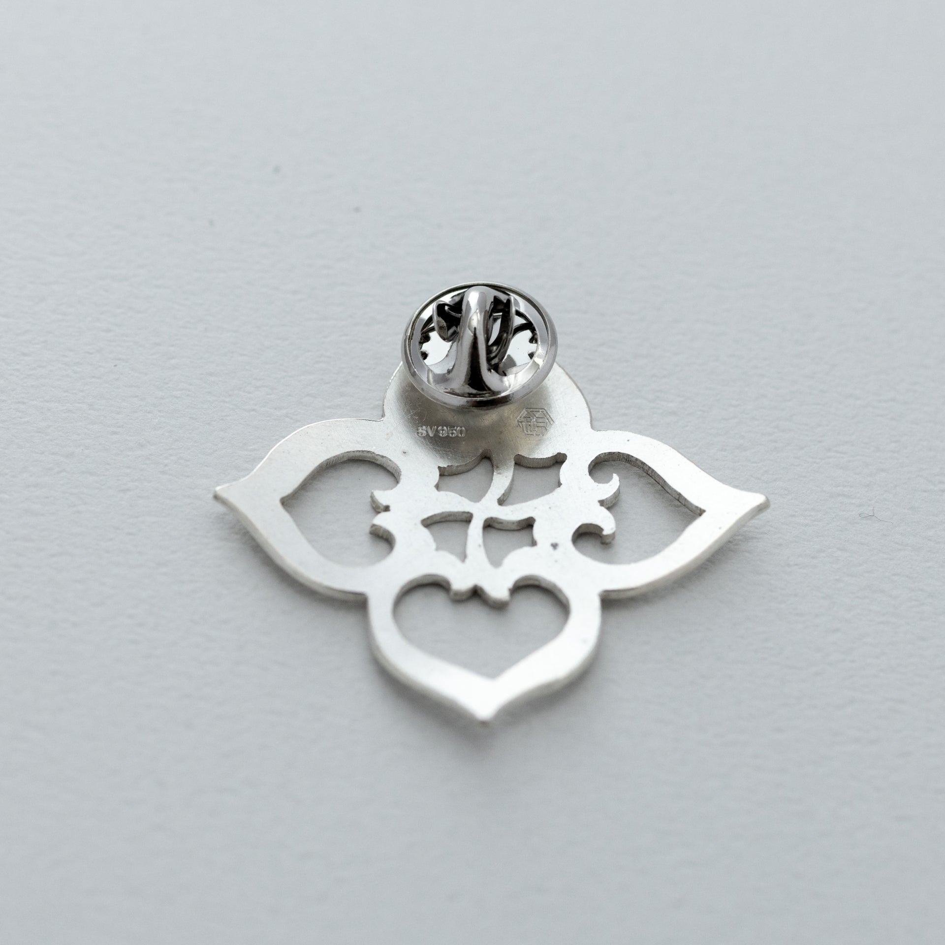 ピンバッジ（眼鏡ホルダー） – かざりや 鐐 - KAZARIYA RYO KYOTO JAPAN -