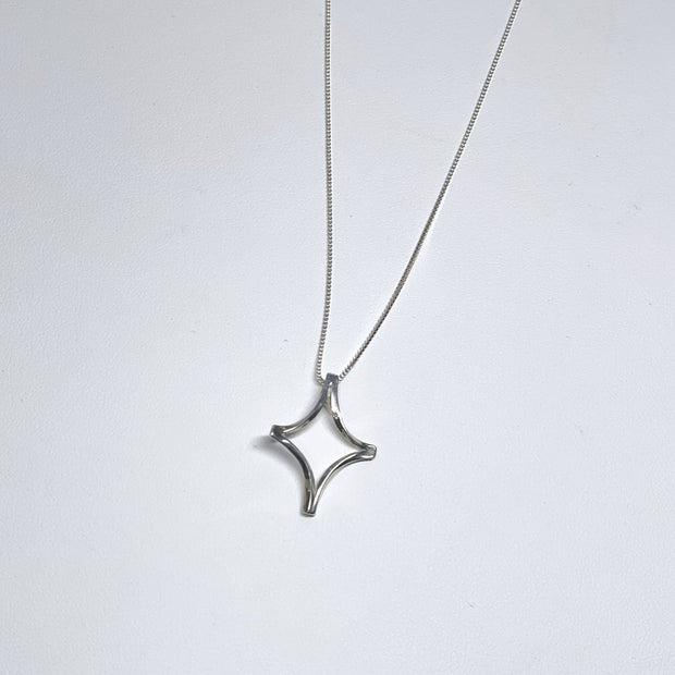 [Odds & Ends] Kayatsuri grass pendant