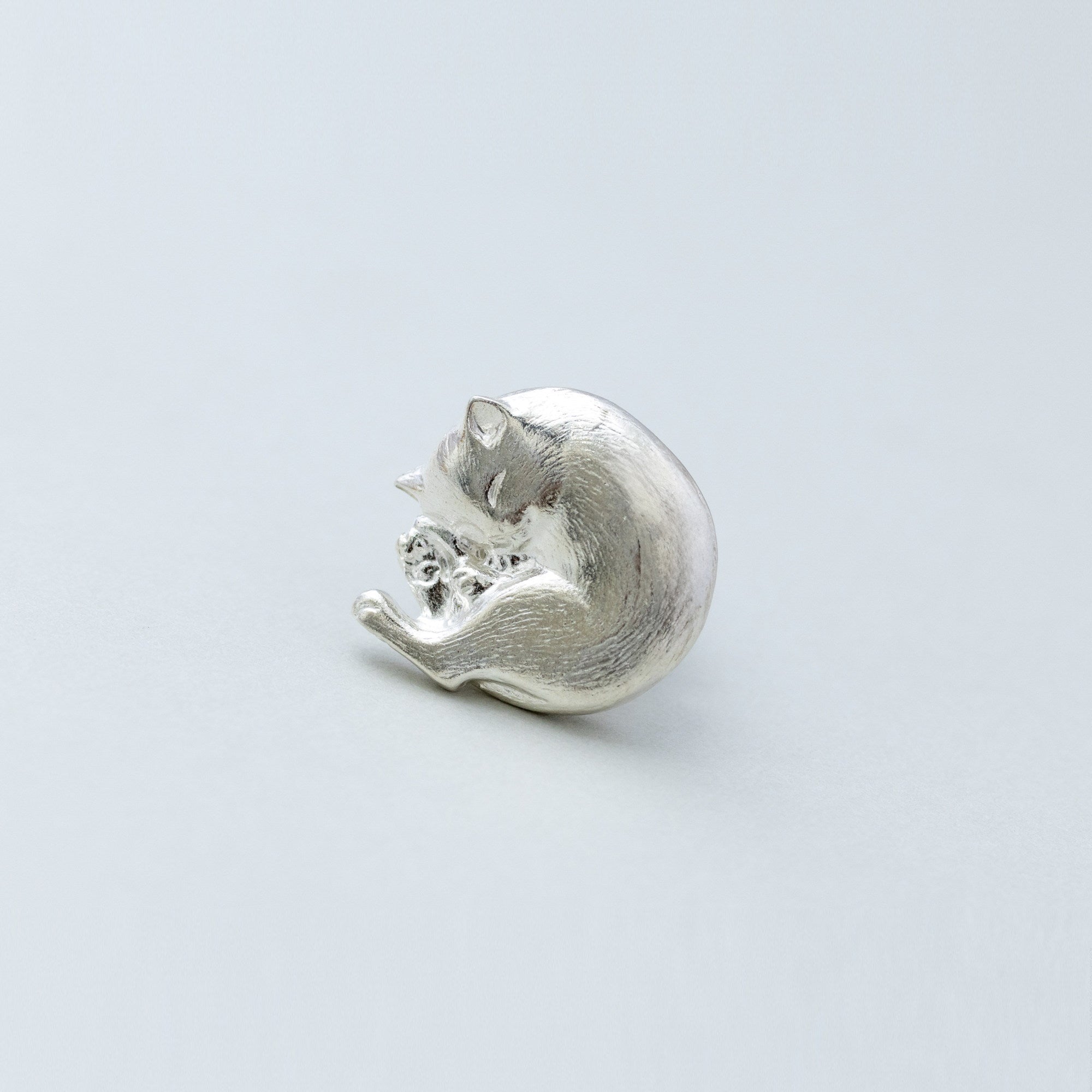 Pin Badge/Tie Tack Sleeping Cats