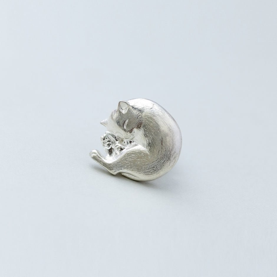 Pin Badge/Tie Tack Sleeping Cats