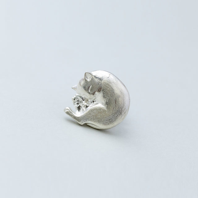 Pin Badge/Tie Tack Sleeping Cats