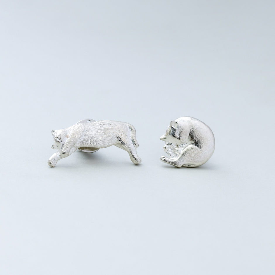 Pin Badge/Tie Tack Sleeping Cats