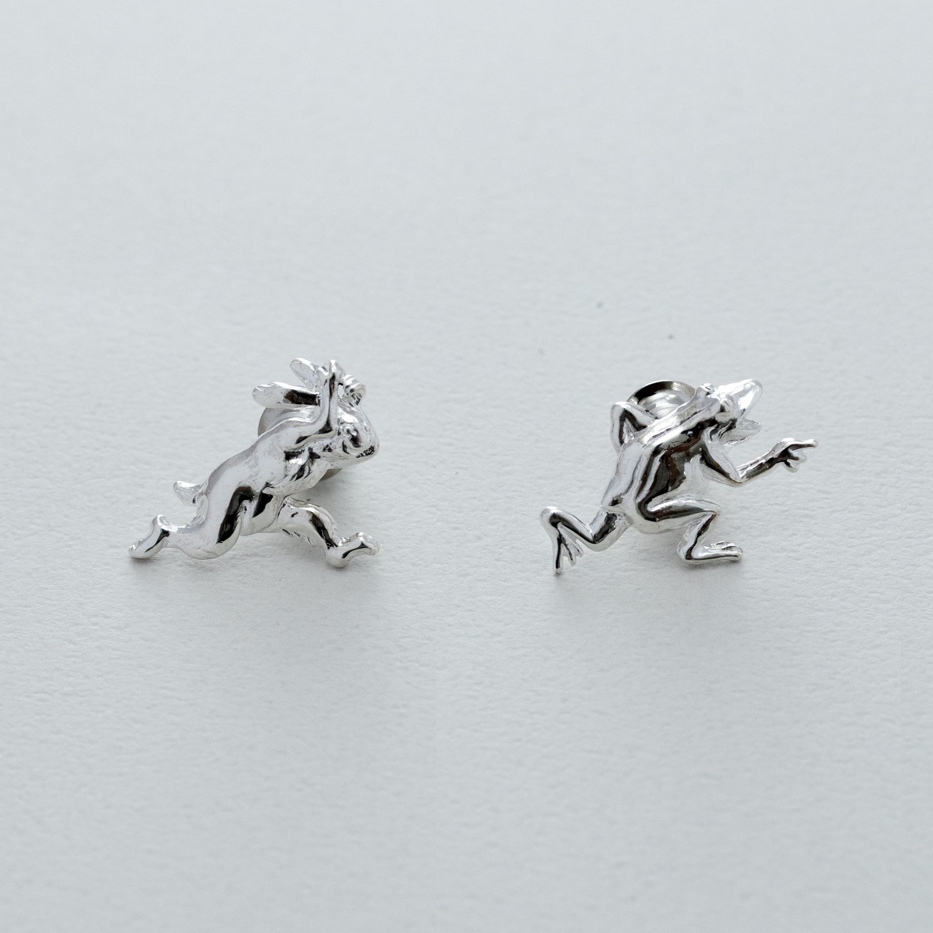 Pin Badge/Tie Tack Choju Giga Frog & Rabbit