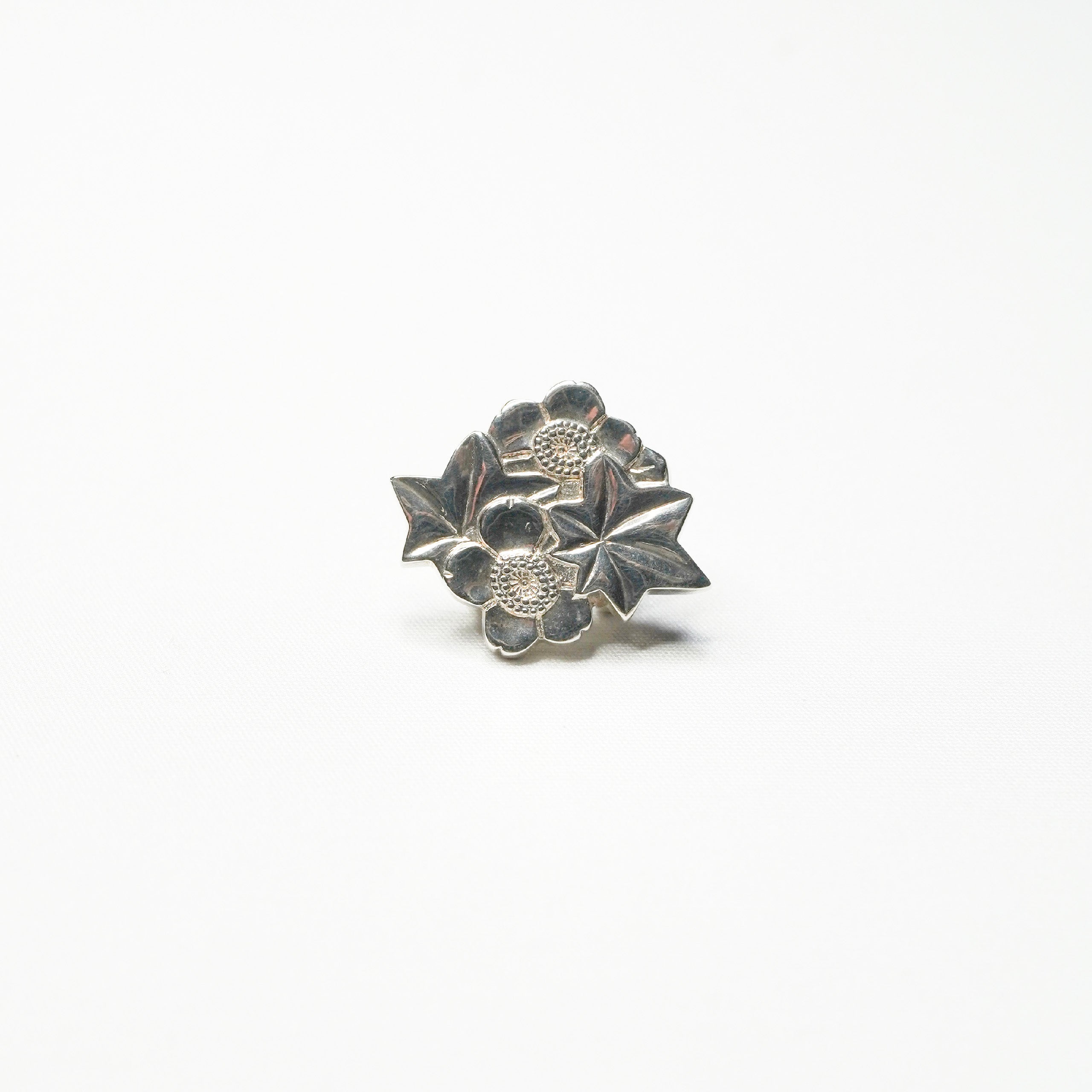 Cloud Brocade (cherry blossom and maple) silver obi clip
