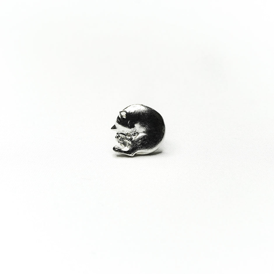 Pin Badge/Tie Tack Sleeping Cats